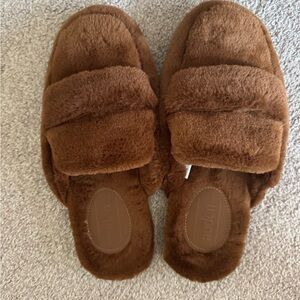 Auden Brown Fuzzy Slippers